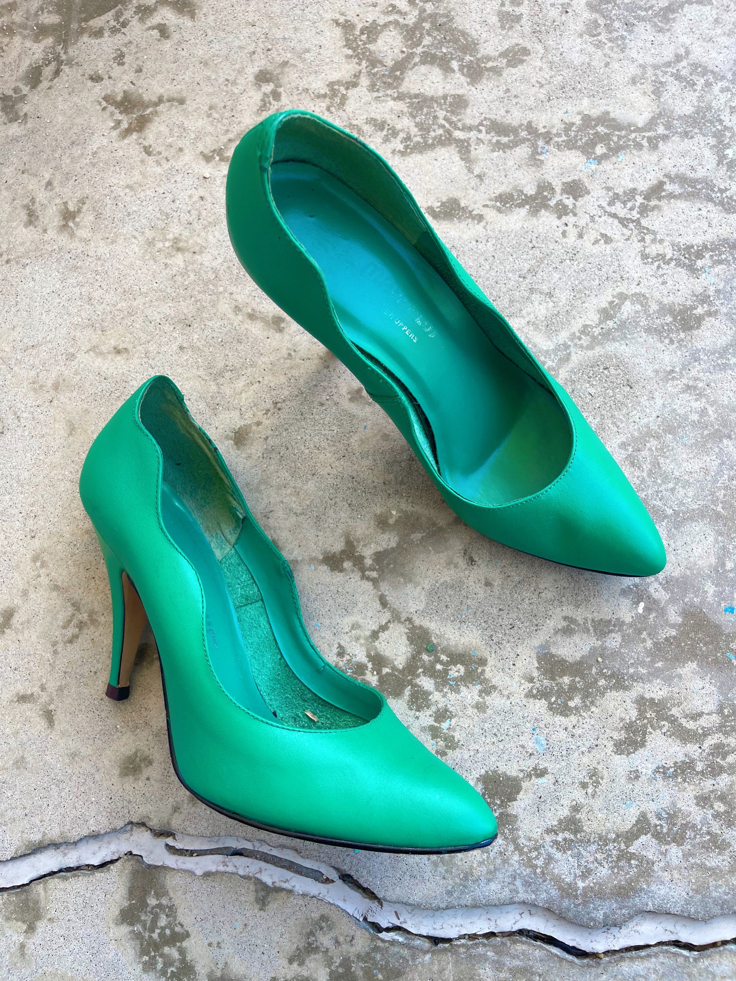 Vintage 70s / 80s Blue Green Teal Scallop Leather 4” Heels US Size 8