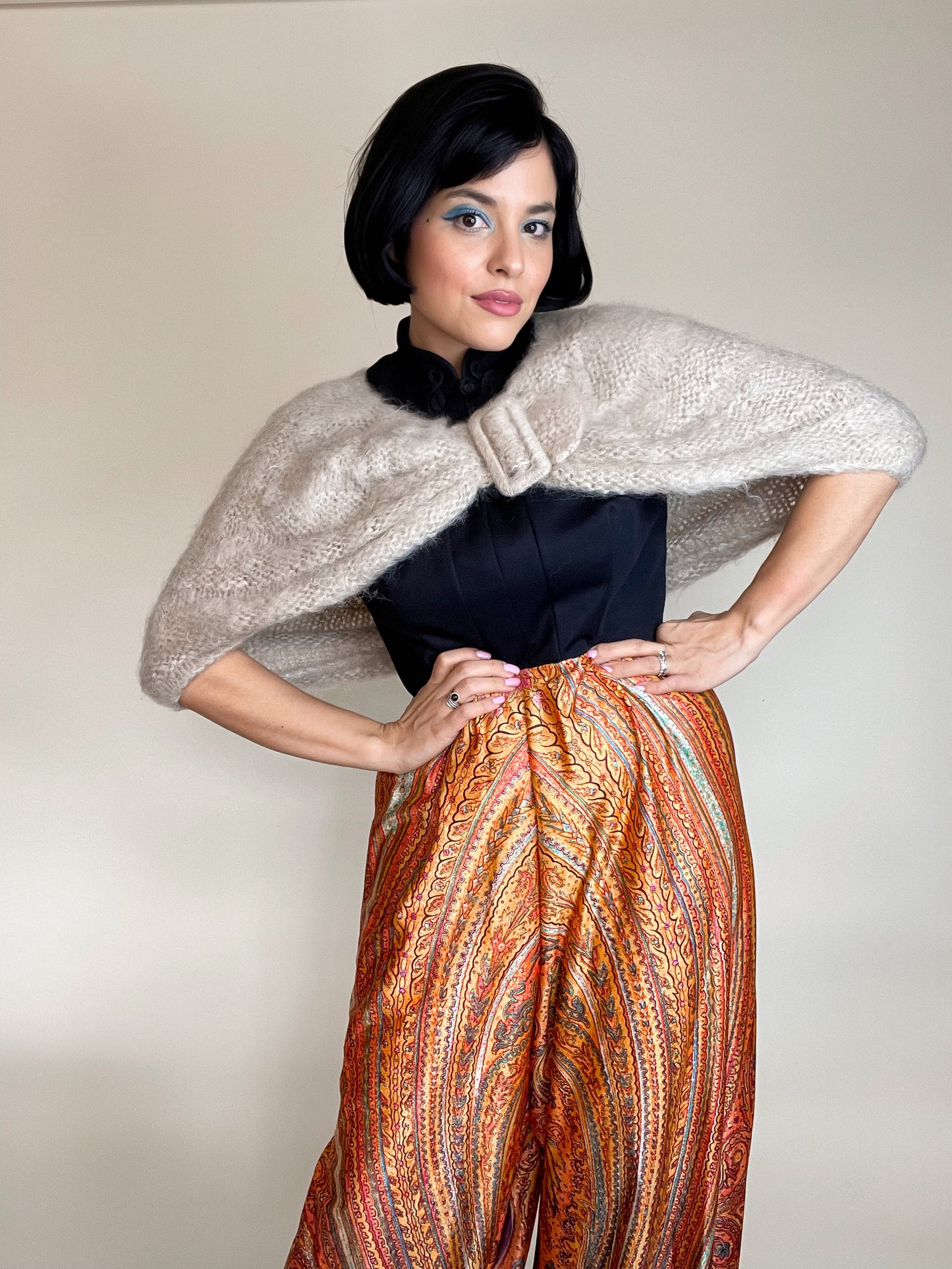 Vintage 50s 60s Knitted Oatmeal Colored Mohair Shawl with Pilgrim Buckle Fits Most Sizes