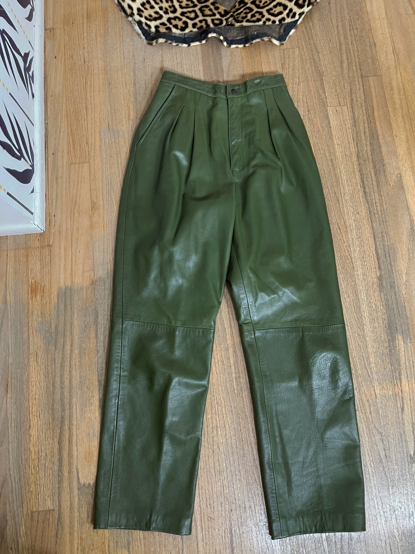 80s Buttery Olive Green Leather High Waisted Trouser Pants Waist 27"-32"