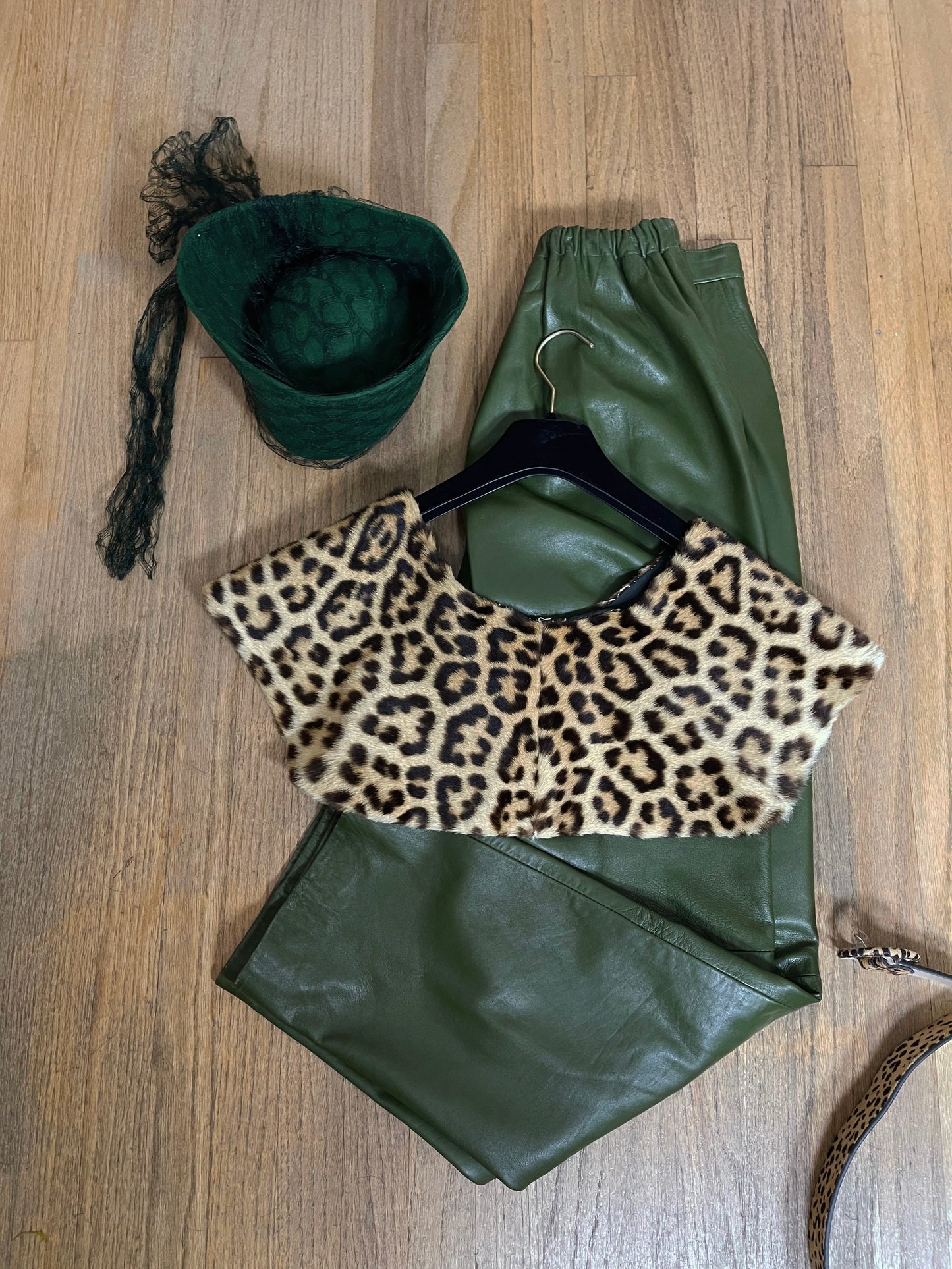 80s Buttery Olive Green Leather High Waisted Trouser Pants Waist 27"-32"