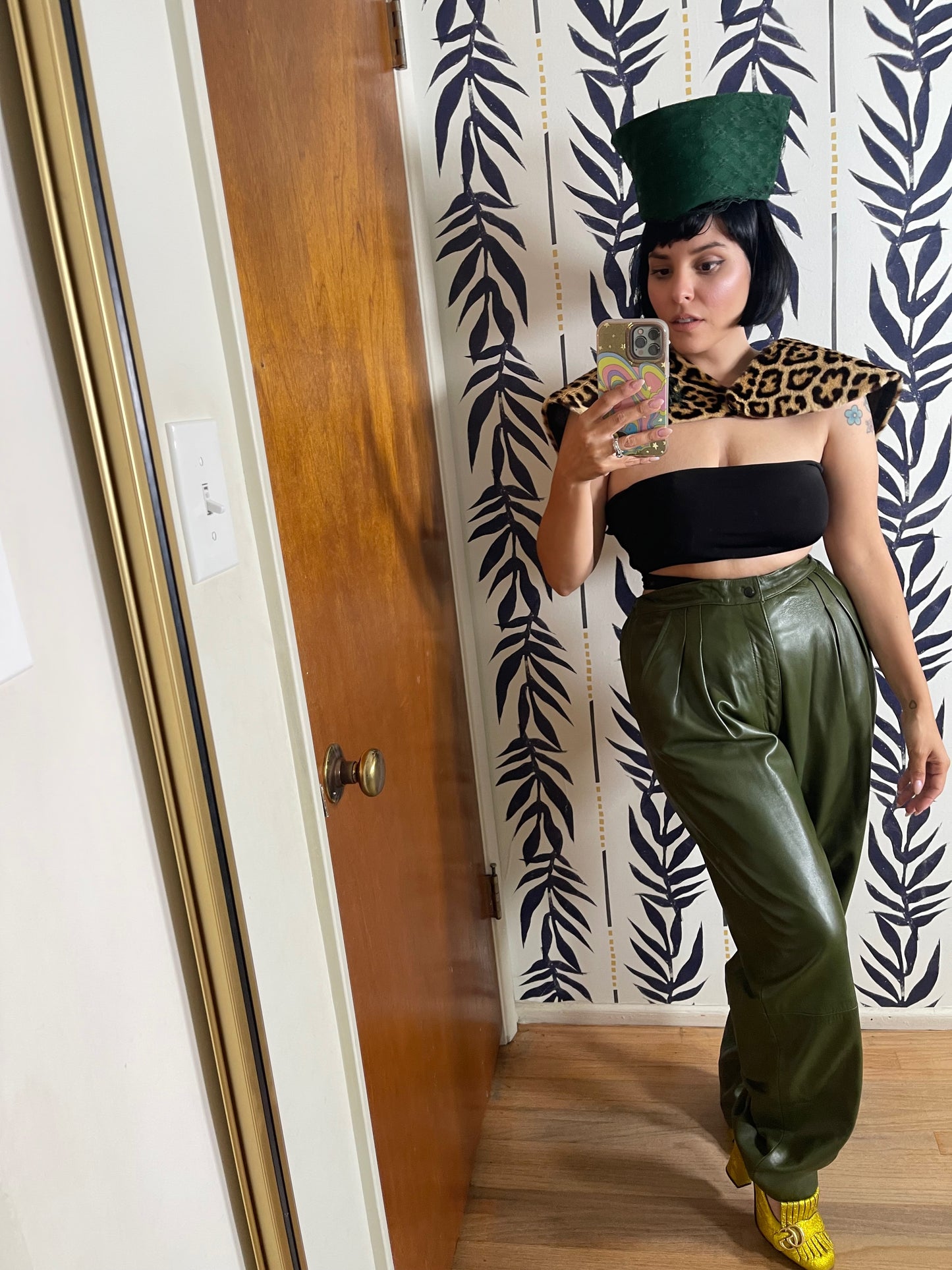 80s Buttery Olive Green Leather High Waisted Trouser Pants Waist 27"-32"