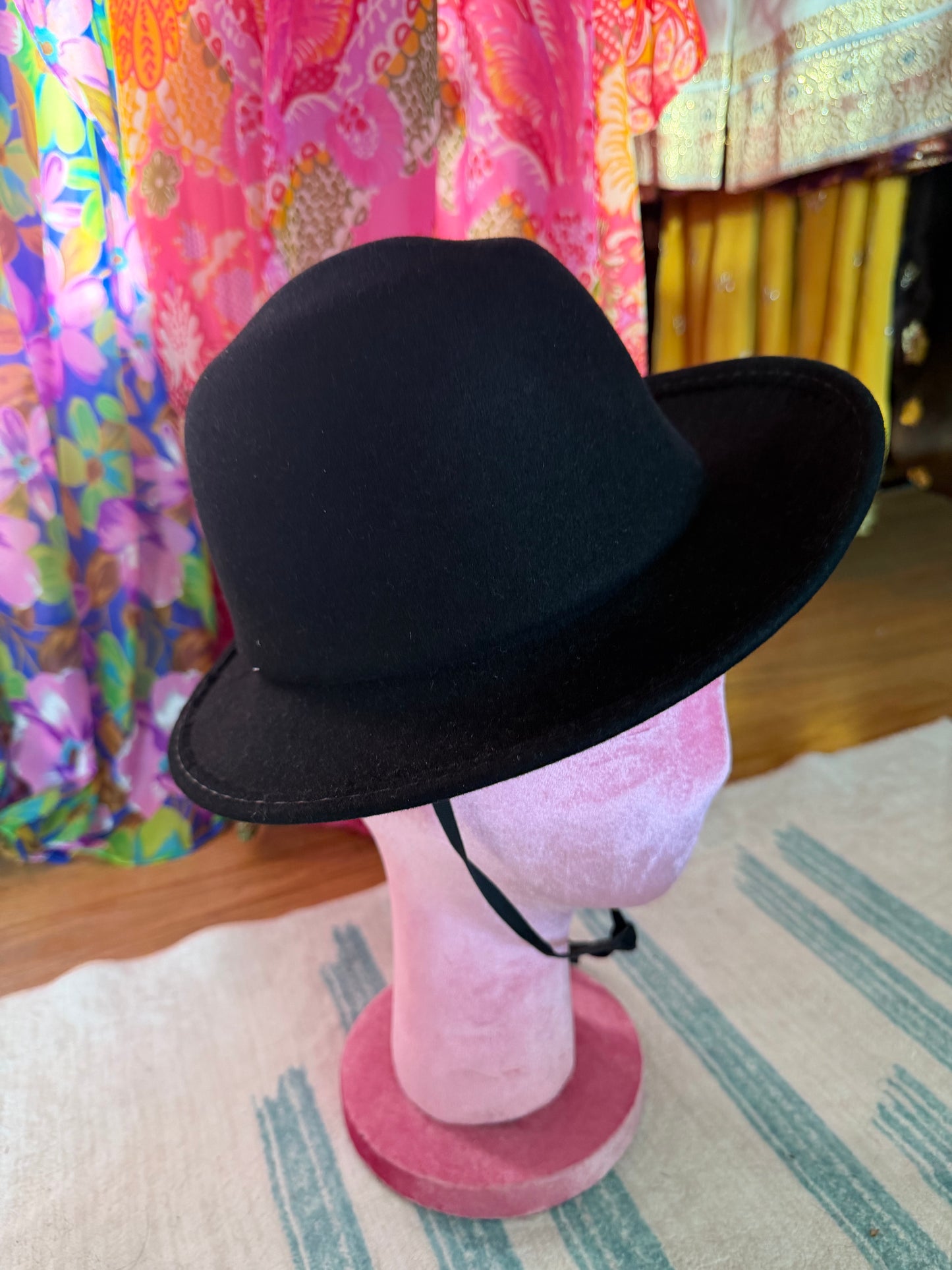 Vintage 60s Mod Adolfo II Black Wool Hat & White Daisies