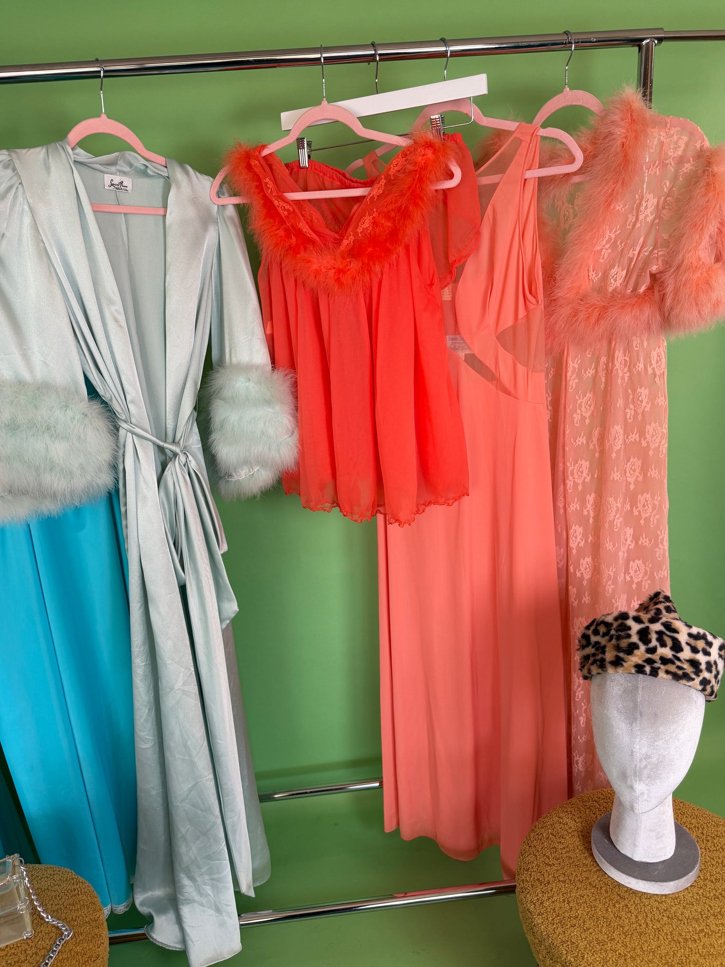 50s/ 60s Jenelle of California Peachy Lace with feather duster XS-M