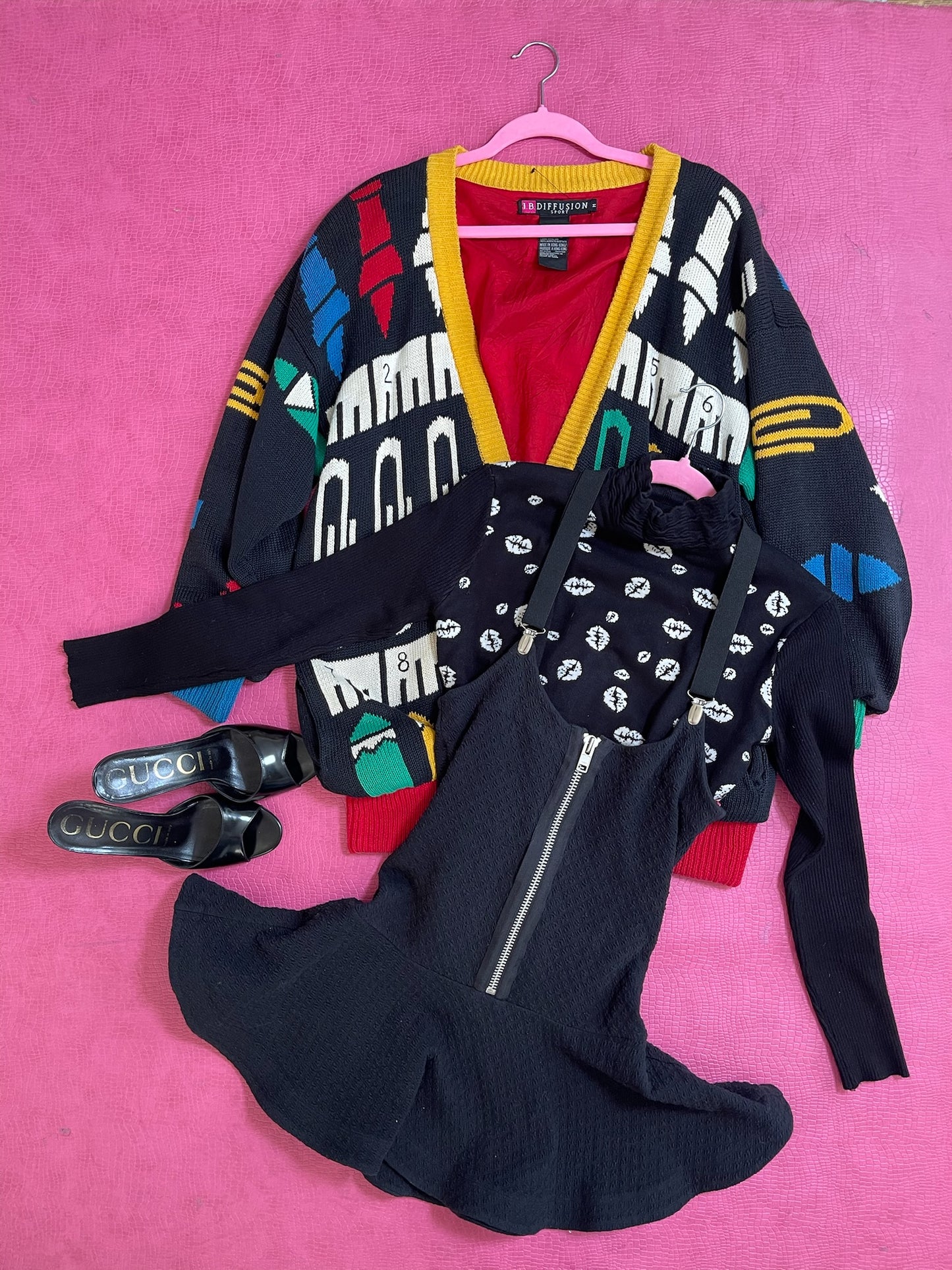 Vintage 90s Black & White Lips Sweater - Best Fits Size XS-M, Possibly L