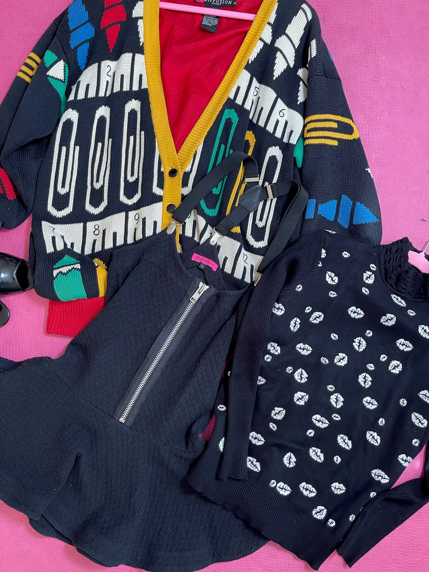 Vintage 90s Black & White Lips Sweater - Best Fits Size XS-M, Possibly L