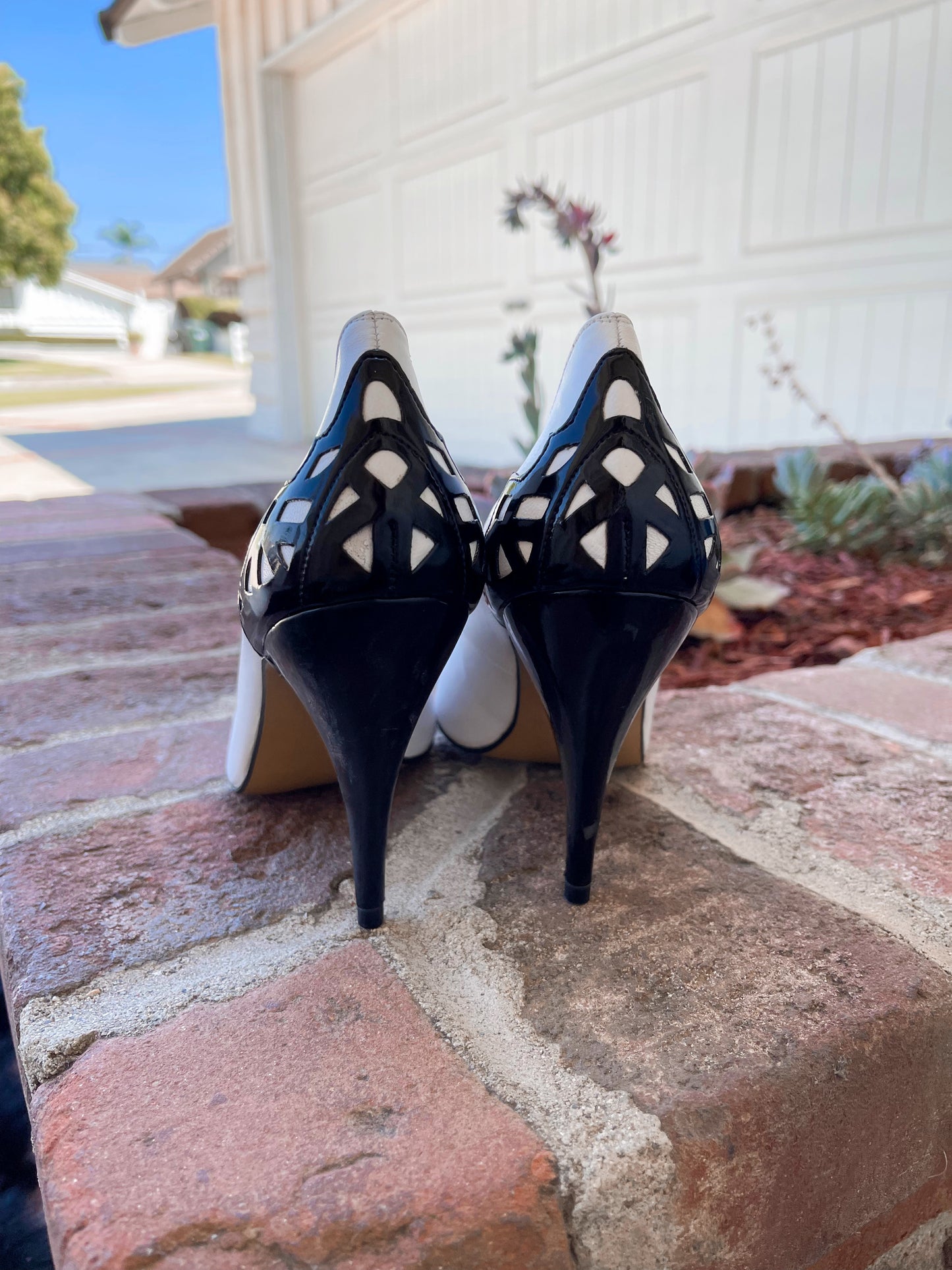 Vintage 80s Abstract Spiderweb Black and White Genuine Leather Heels US Size 8 *No Shoe Box Included*