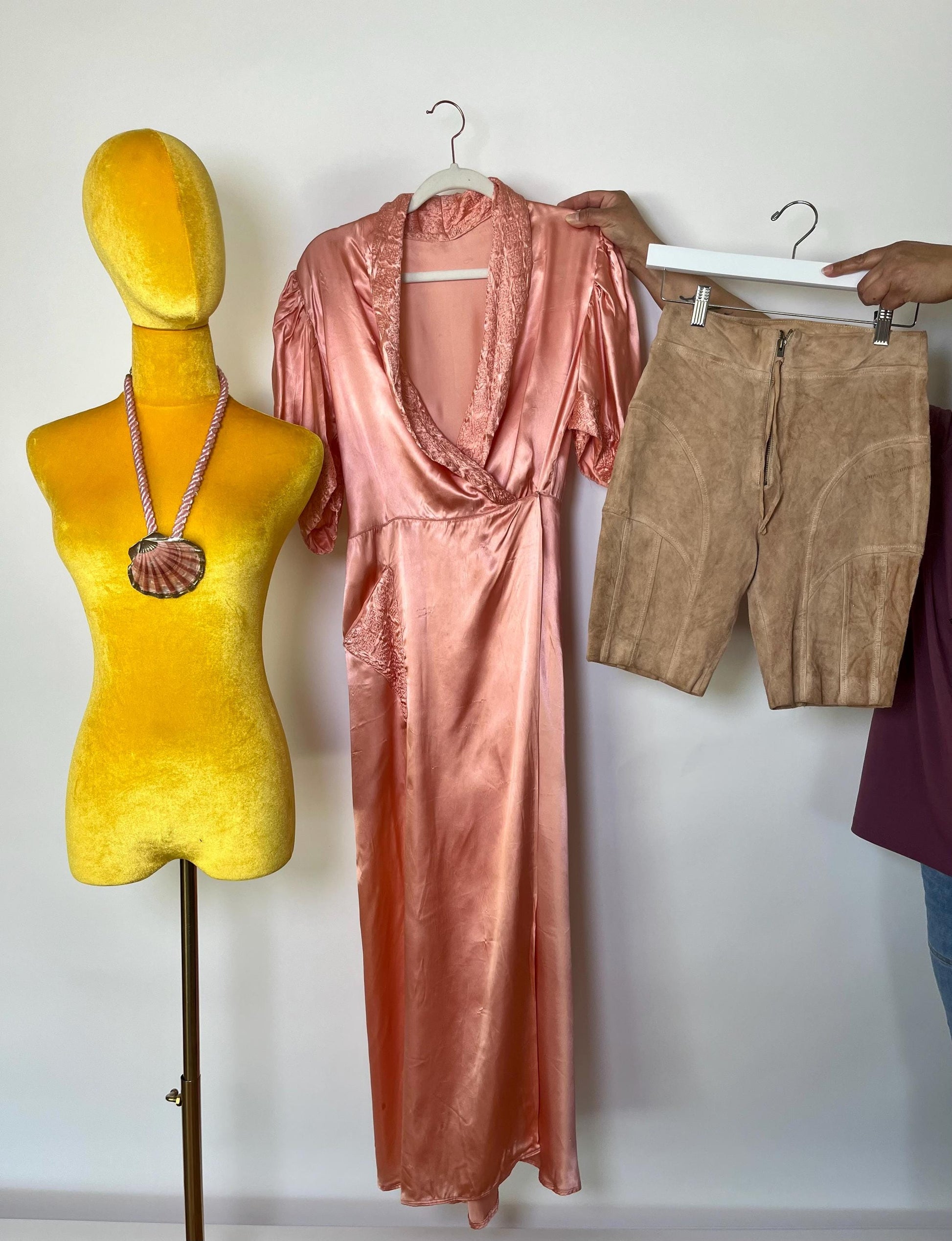 Vintage 40s Pink Dressing Gown - Best Fits Size S-M, Possibly L