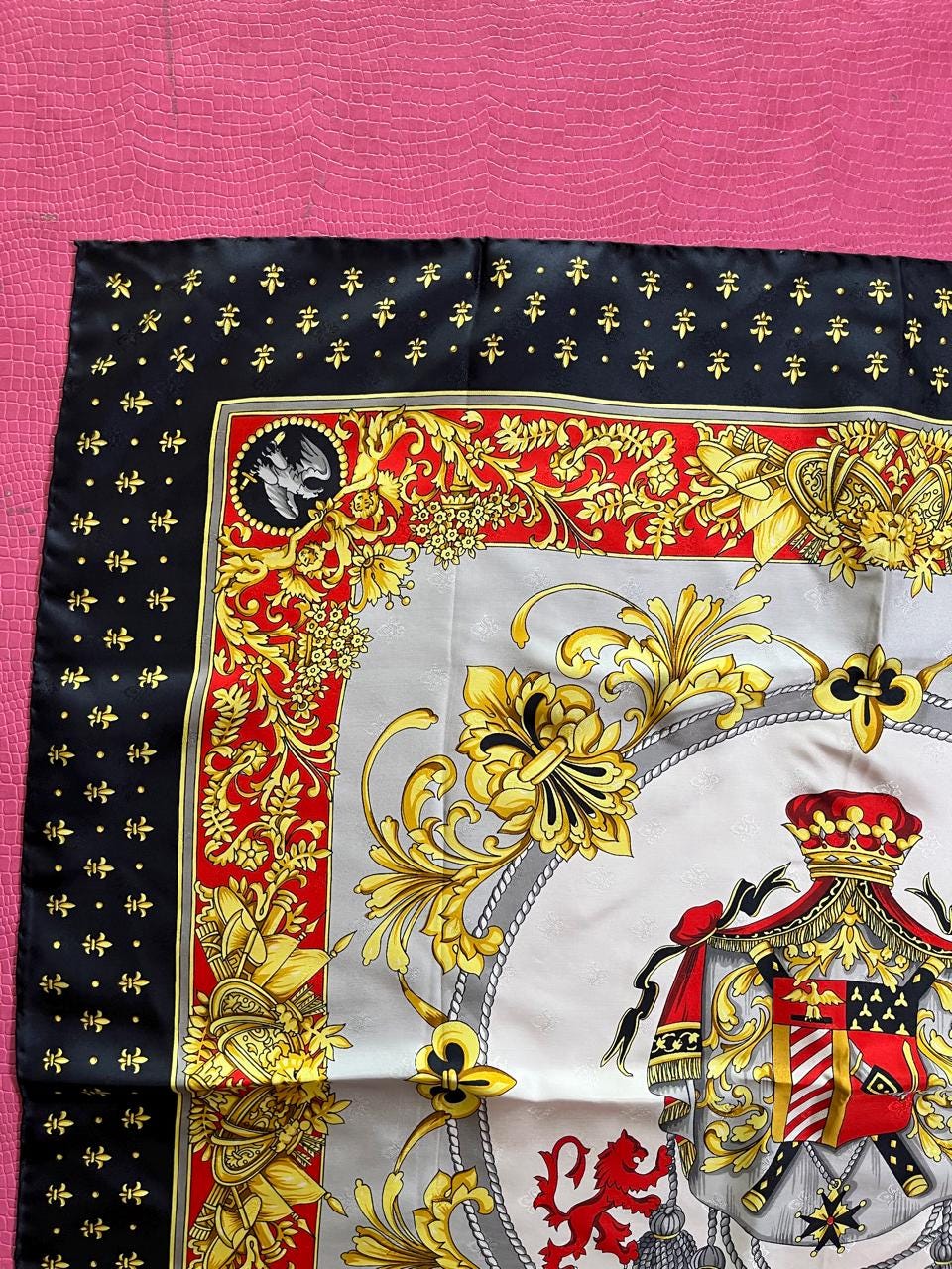 Vintage 80s Crest Graphic Scarf