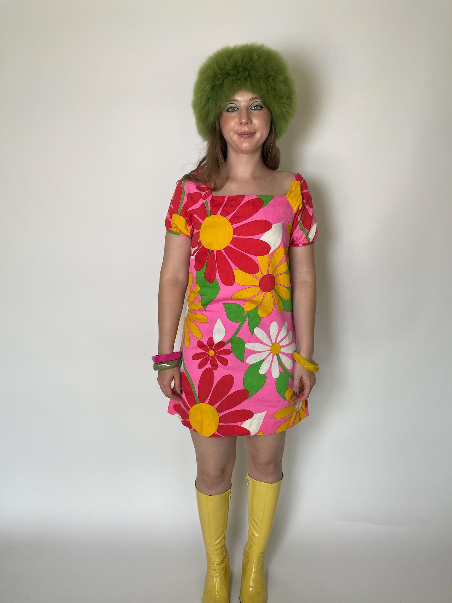 Vintage 60s "BJ's Fashions Honolulu" Daisy Flower Print Dress - Fits Size XS-S