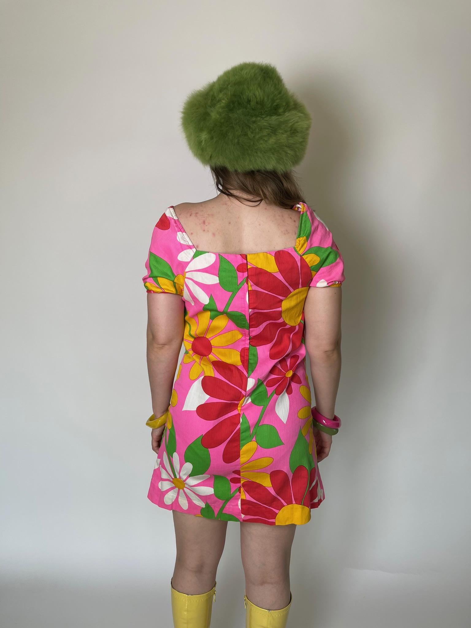 Vintage 60s "BJ's Fashions Honolulu" Daisy Flower Print Dress - Fits Size XS-S