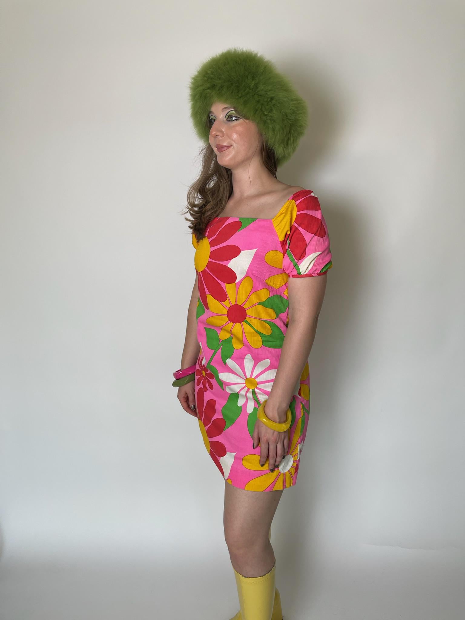 Vintage 60s "BJ's Fashions Honolulu" Daisy Flower Print Dress - Fits Size XS-S