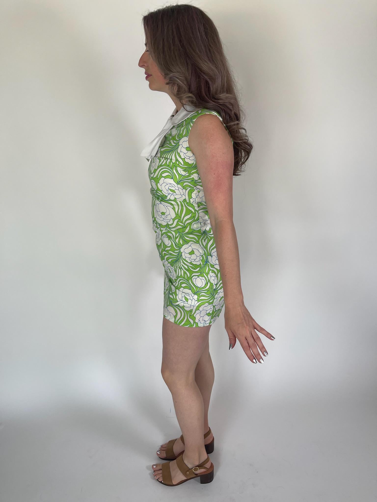 Vintage 60s green and white flower print dress with rounded collar - fits size XS, possibly S