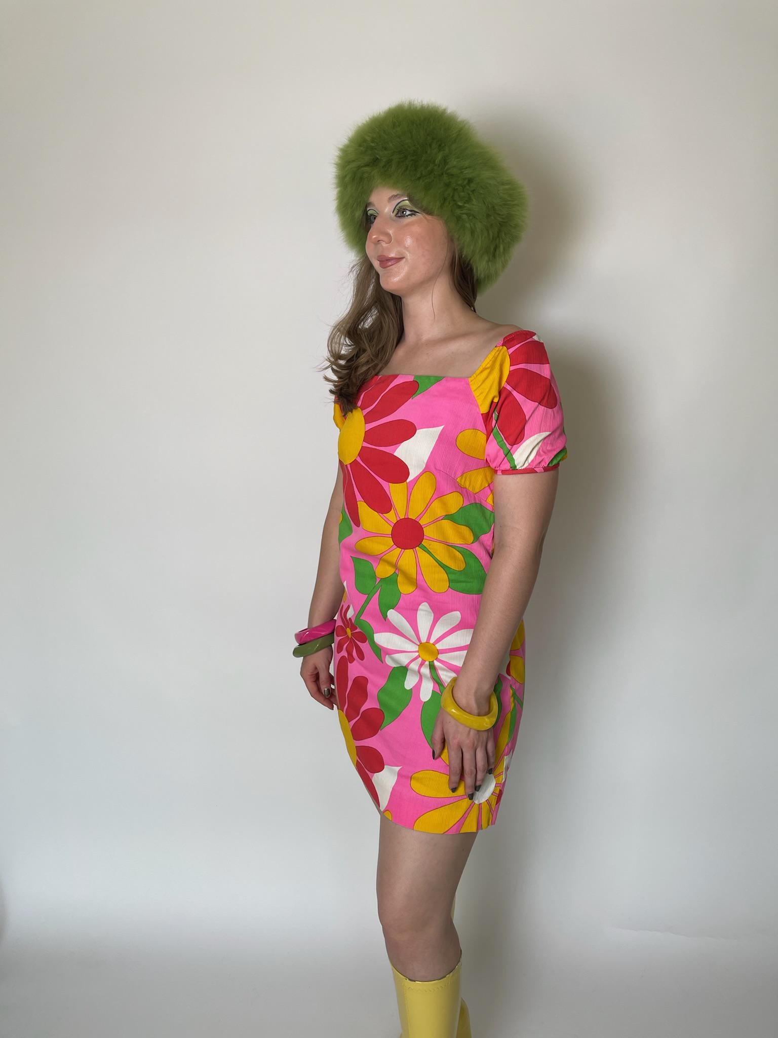 Vintage 60s "BJ's Fashions Honolulu" Daisy Flower Print Dress - Fits Size XS-S