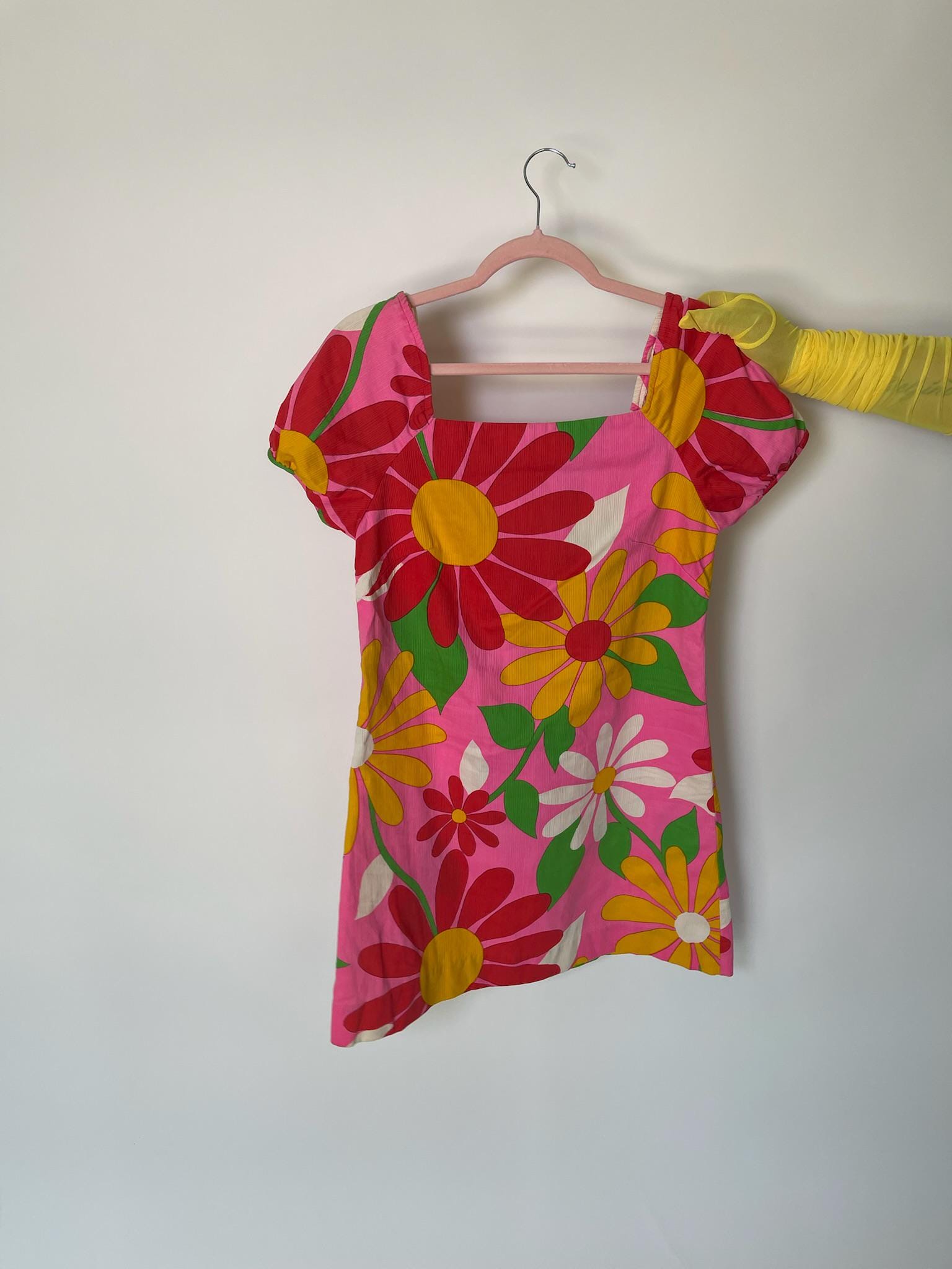 Vintage 60s "BJ's Fashions Honolulu" Daisy Flower Print Dress - Fits Size XS-S