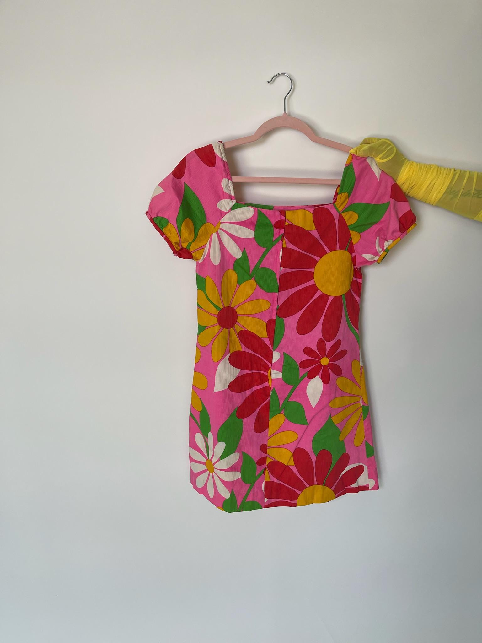 Vintage 60s "BJ's Fashions Honolulu" Daisy Flower Print Dress - Fits Size XS-S
