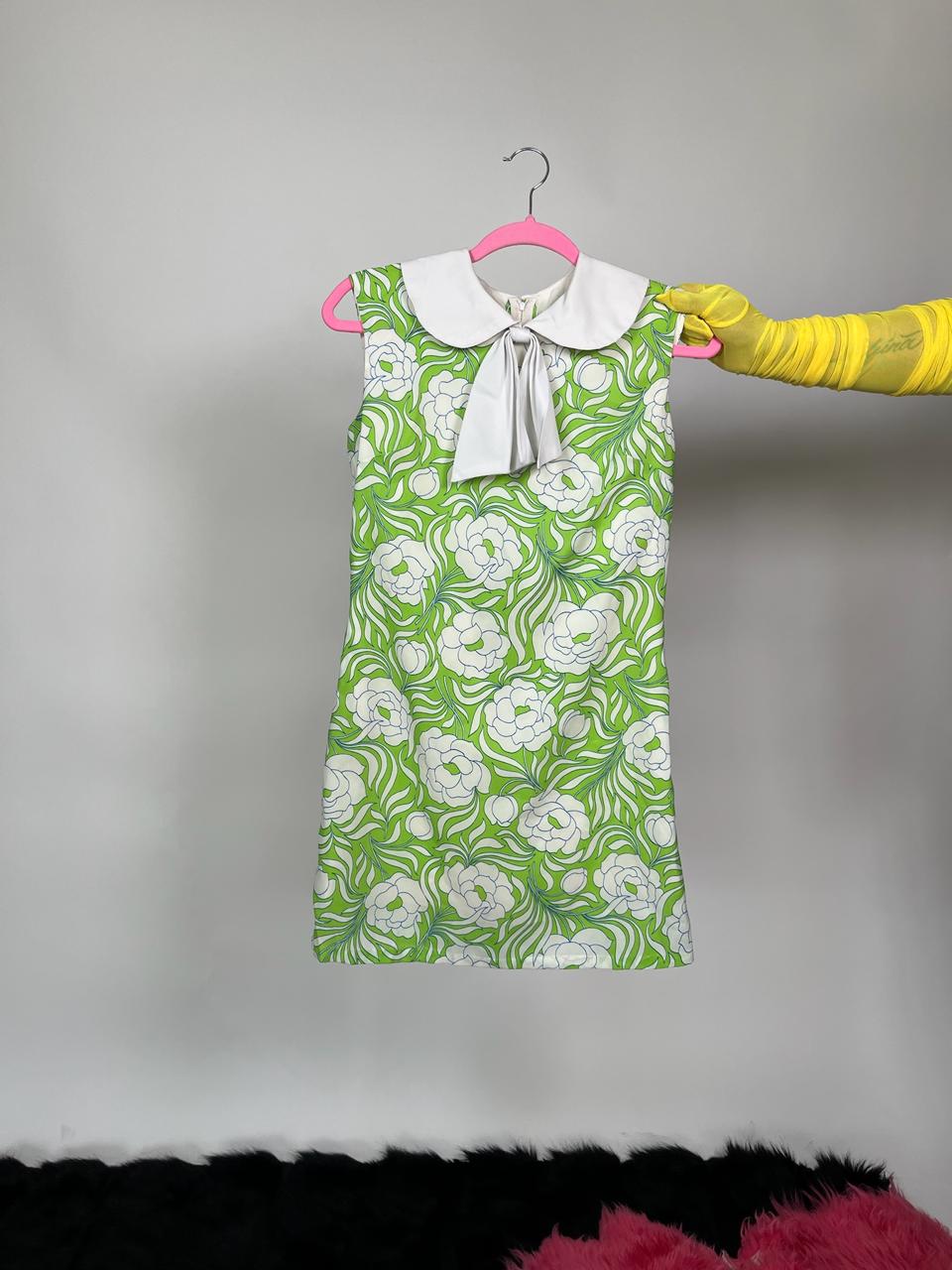 Vintage 60s green and white flower print dress with rounded collar - fits size XS, possibly S