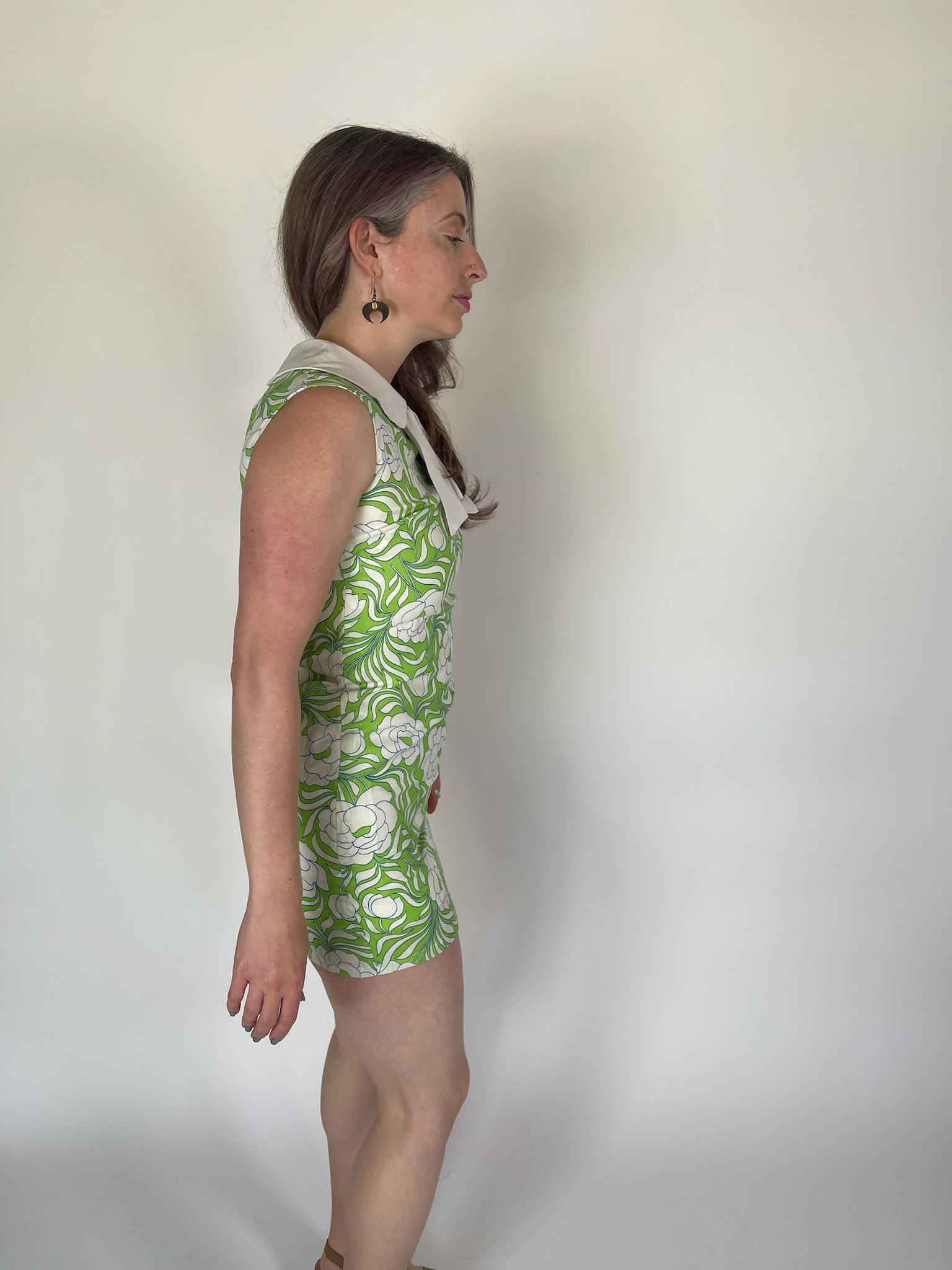 Vintage 60s green and white flower print dress with rounded collar - fits size XS, possibly S