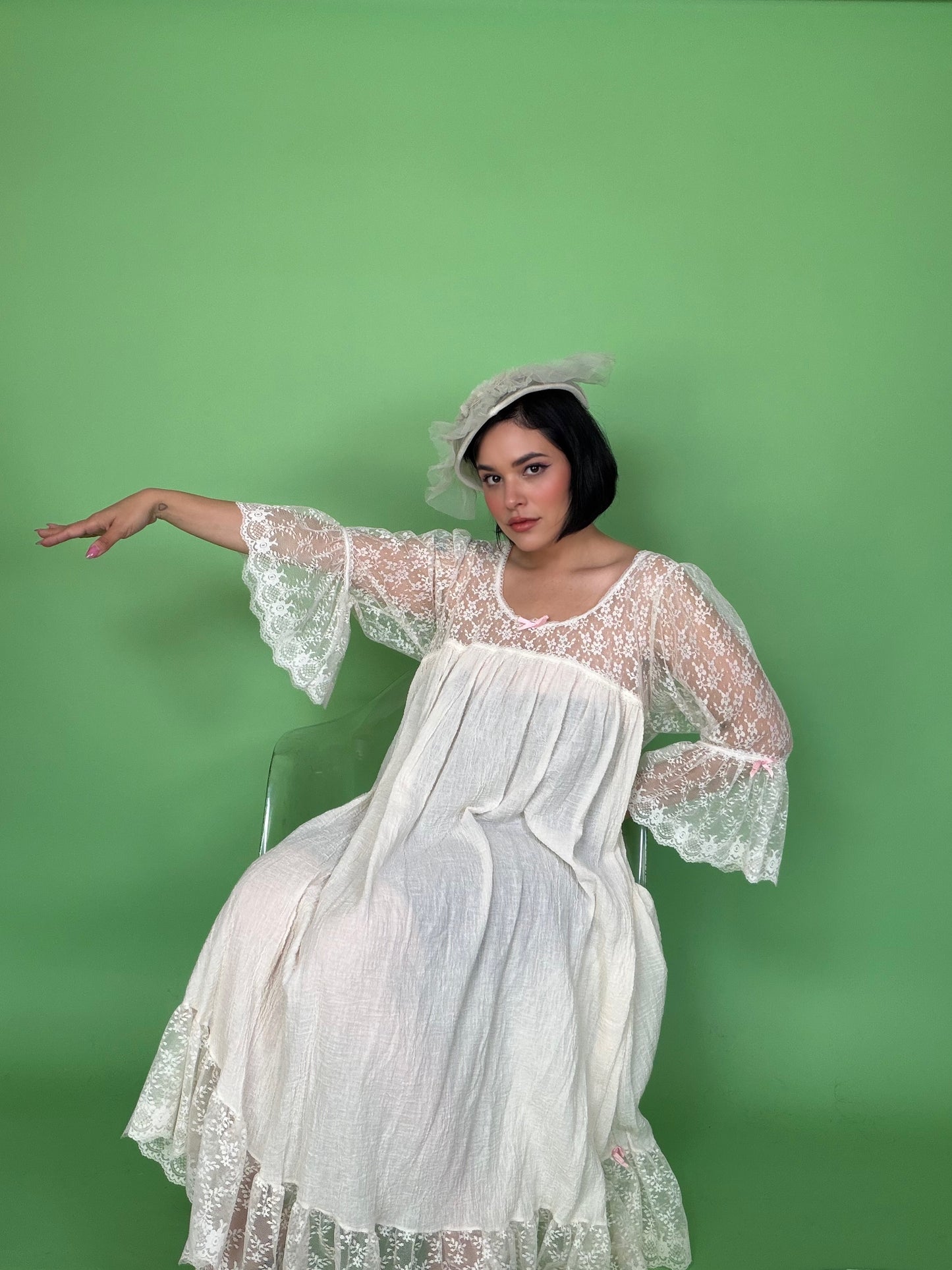 Vintage 50s White Tulle Facinator Hat