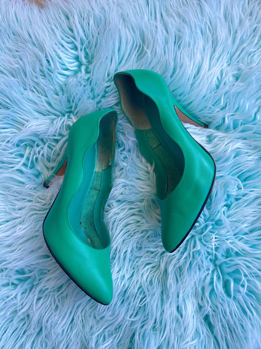 Vintage 70s / 80s Blue Green Teal Scallop Leather 4” Heels US Size 8