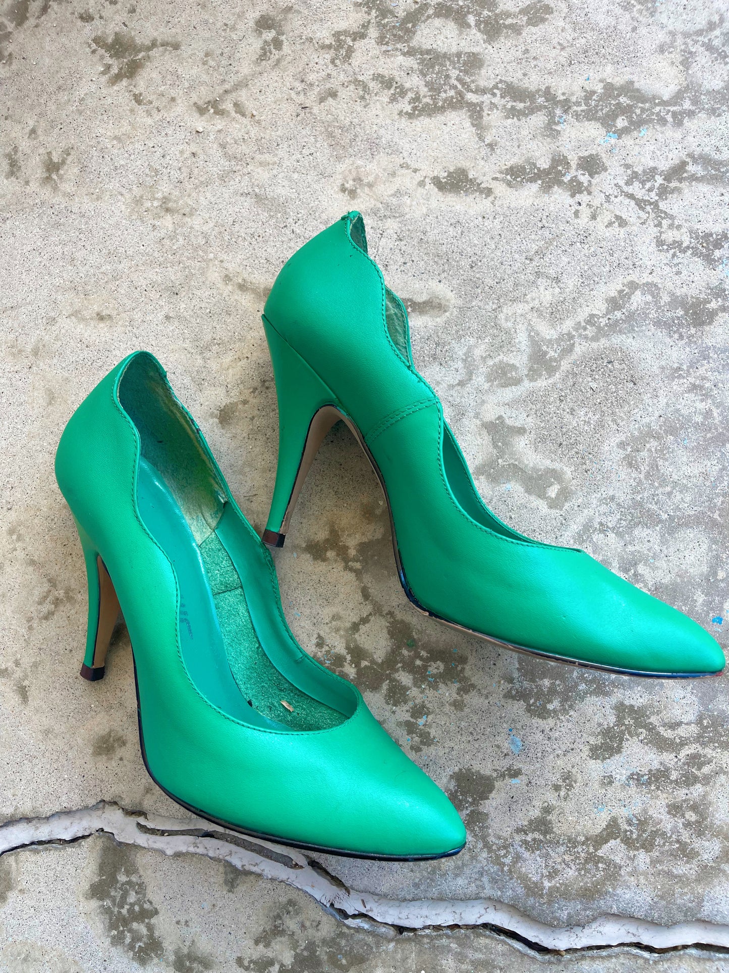 Vintage 70s / 80s Blue Green Teal Scallop Leather 4” Heels US Size 8