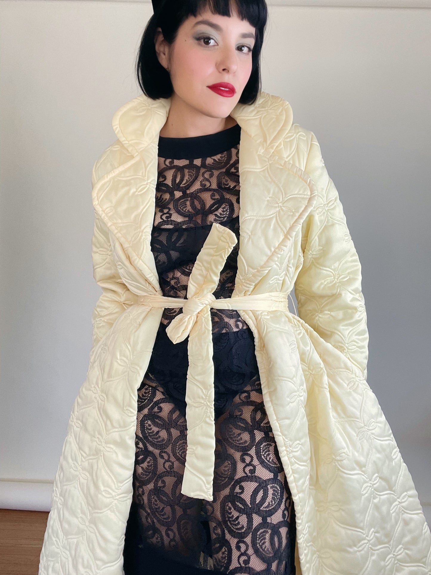 Vintage 60s Creamy Yellow Quilted Ribbon Bow Design Robe Coat Fits Sizes XS-L