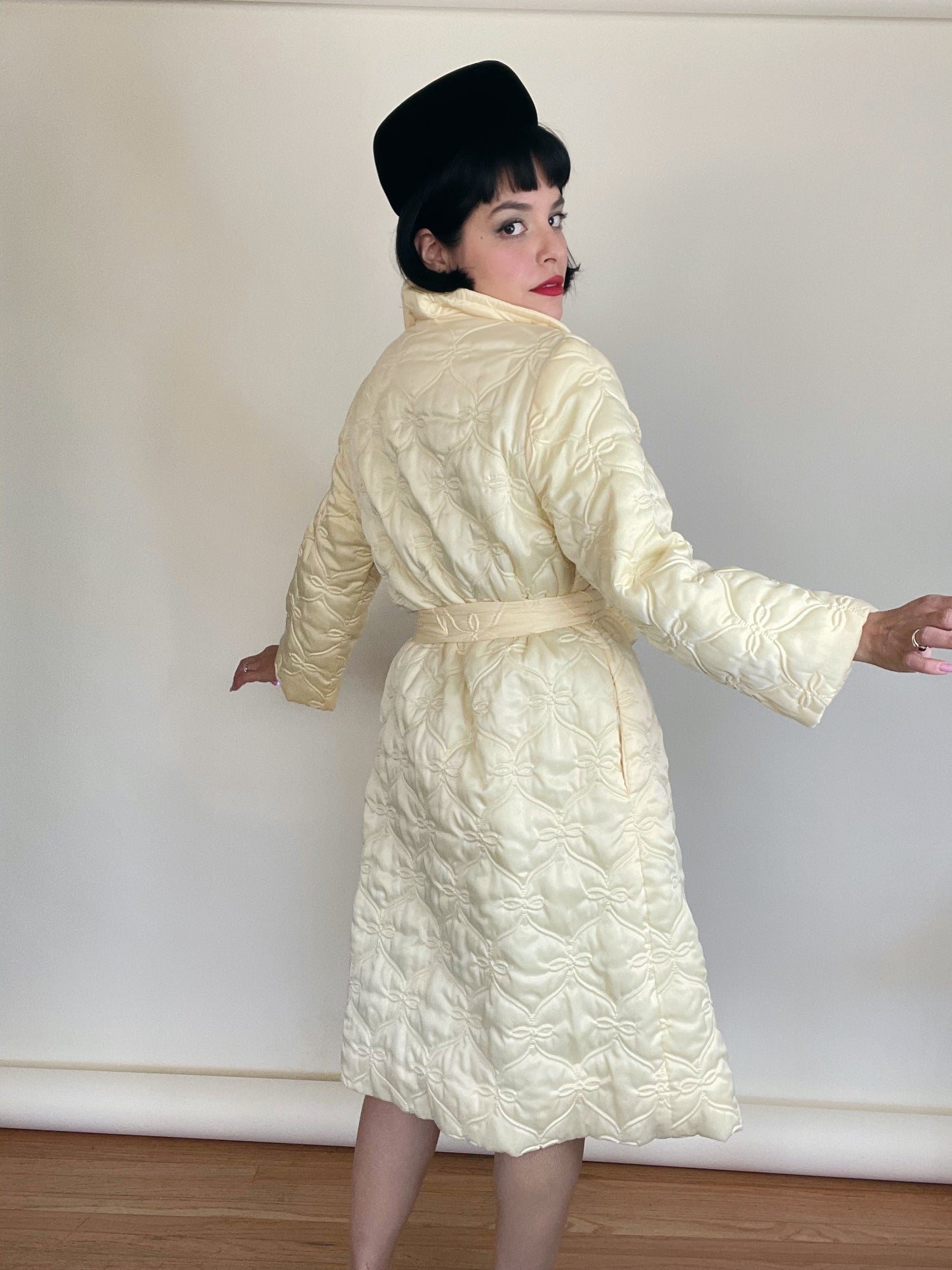 Vintage 60s Creamy Yellow Quilted Ribbon Bow Design Robe Coat Fits Sizes XS-L