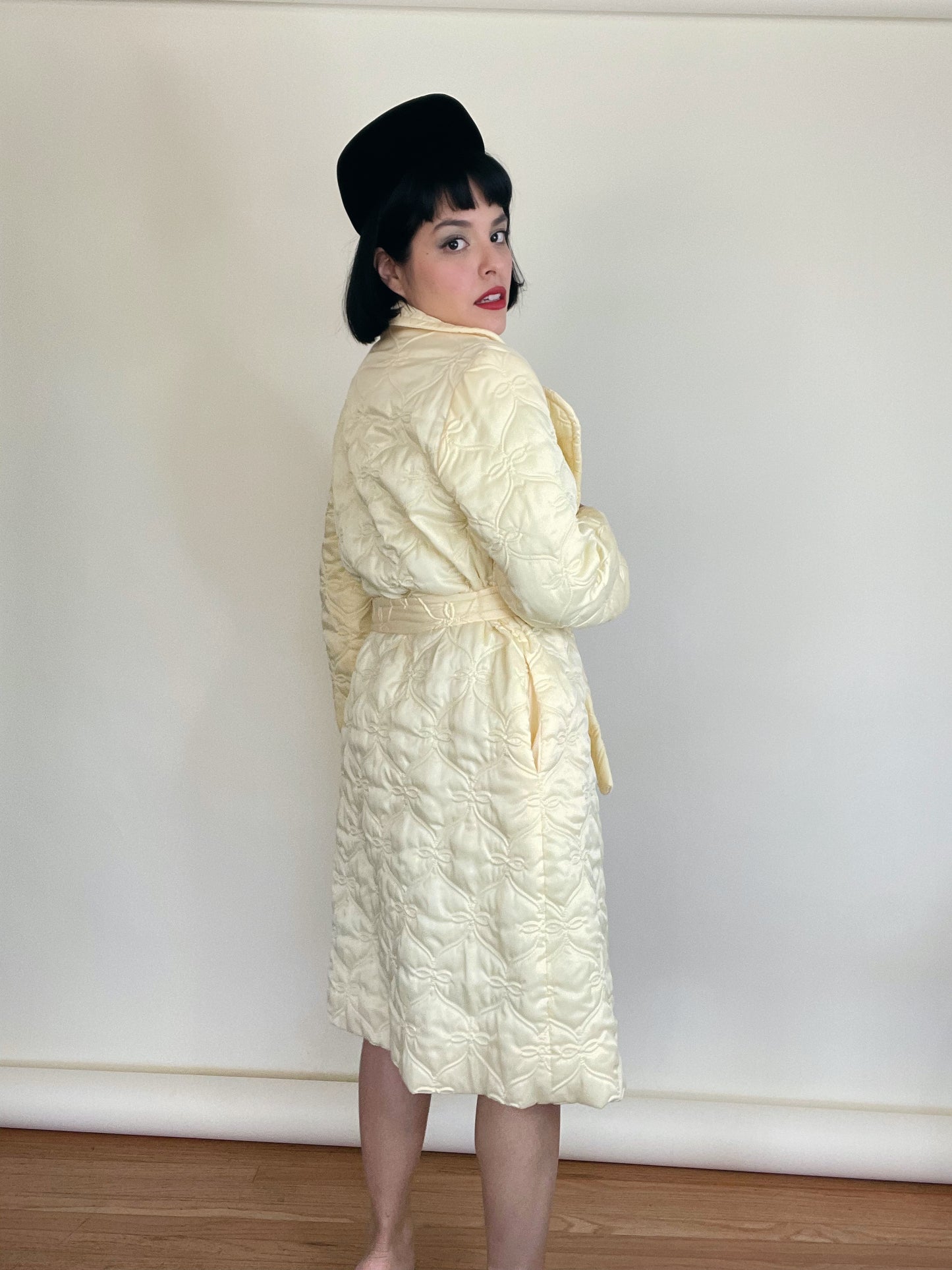 Vintage 60s Creamy Yellow Quilted Ribbon Bow Design Robe Coat Fits Sizes XS-L