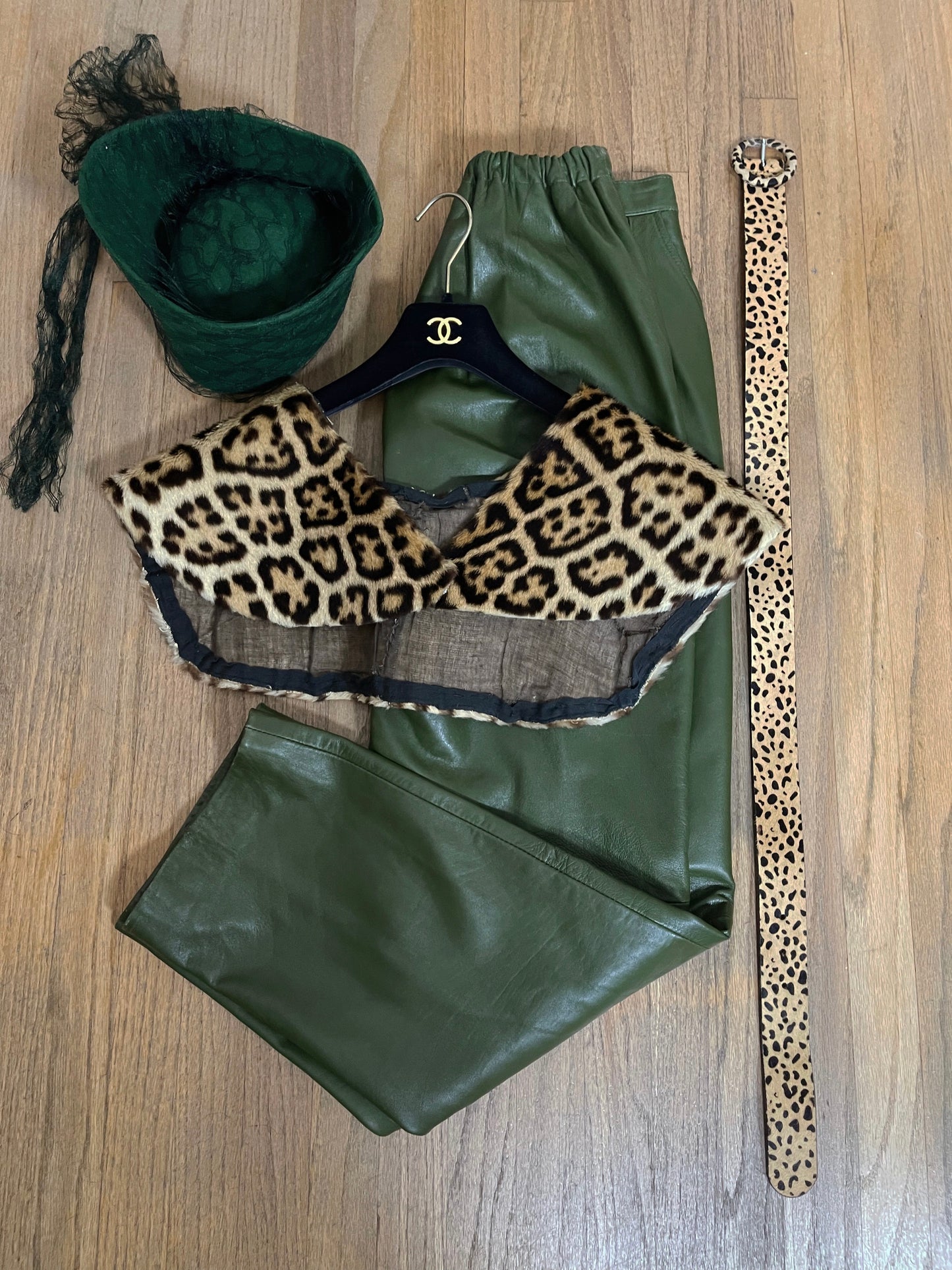 80s Buttery Olive Green Leather High Waisted Trouser Pants Waist 27"-32"