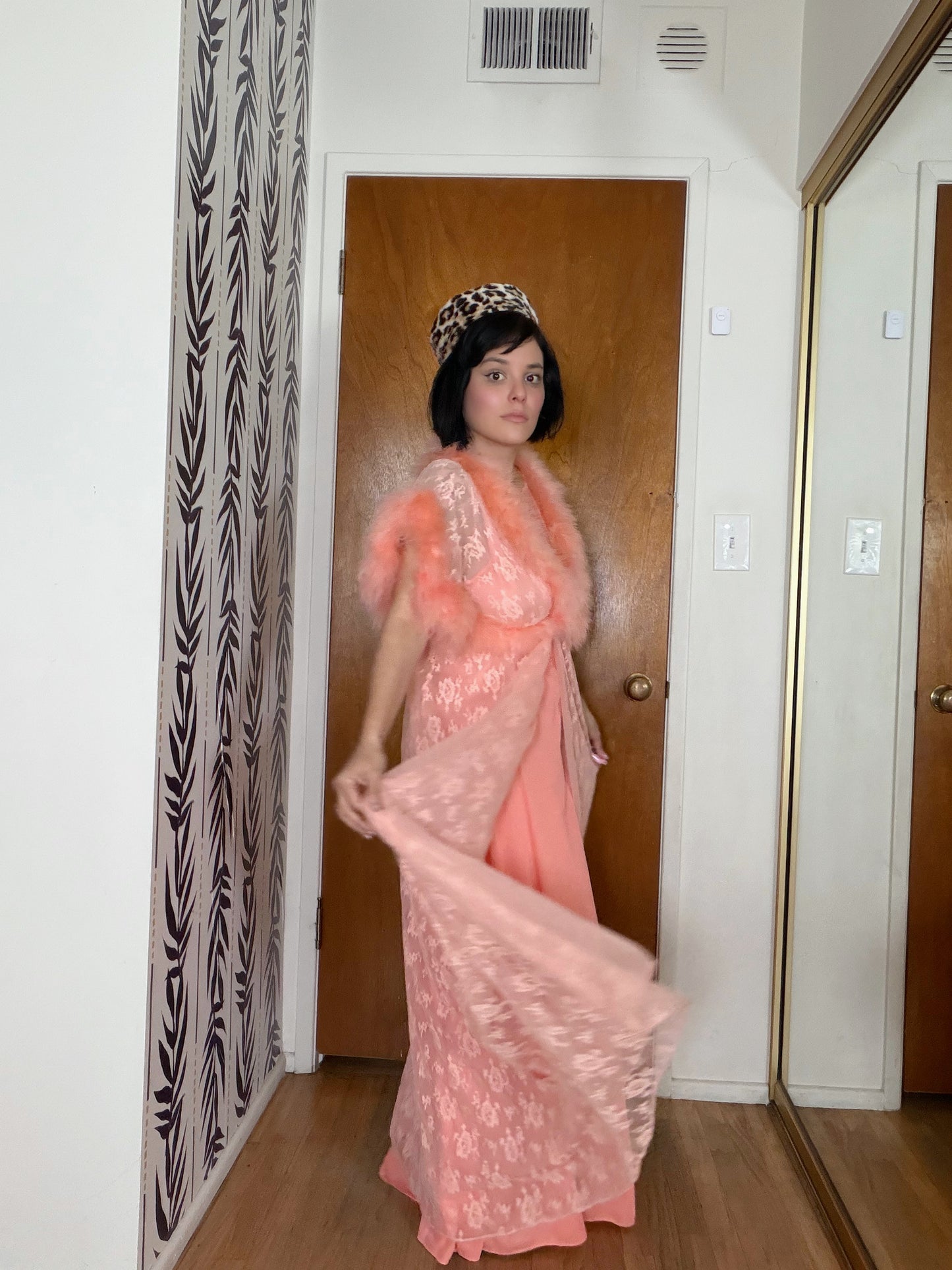 50s/ 60s Jenelle of California Peachy Lace with feather duster XS-M