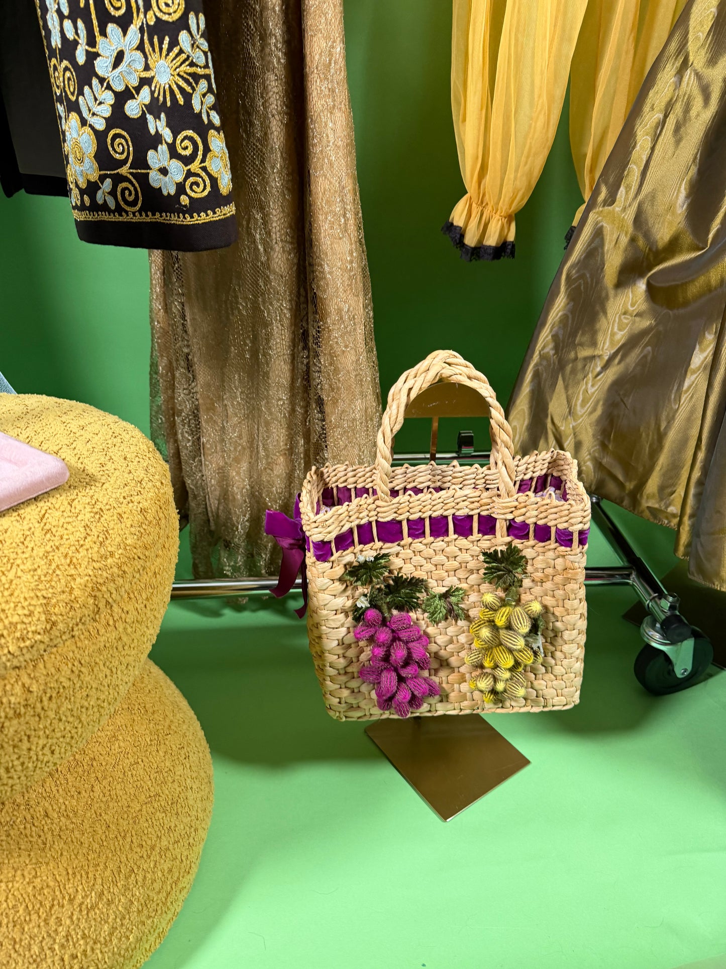 Vintage 60s Grape 3-D Novelty Strawbag