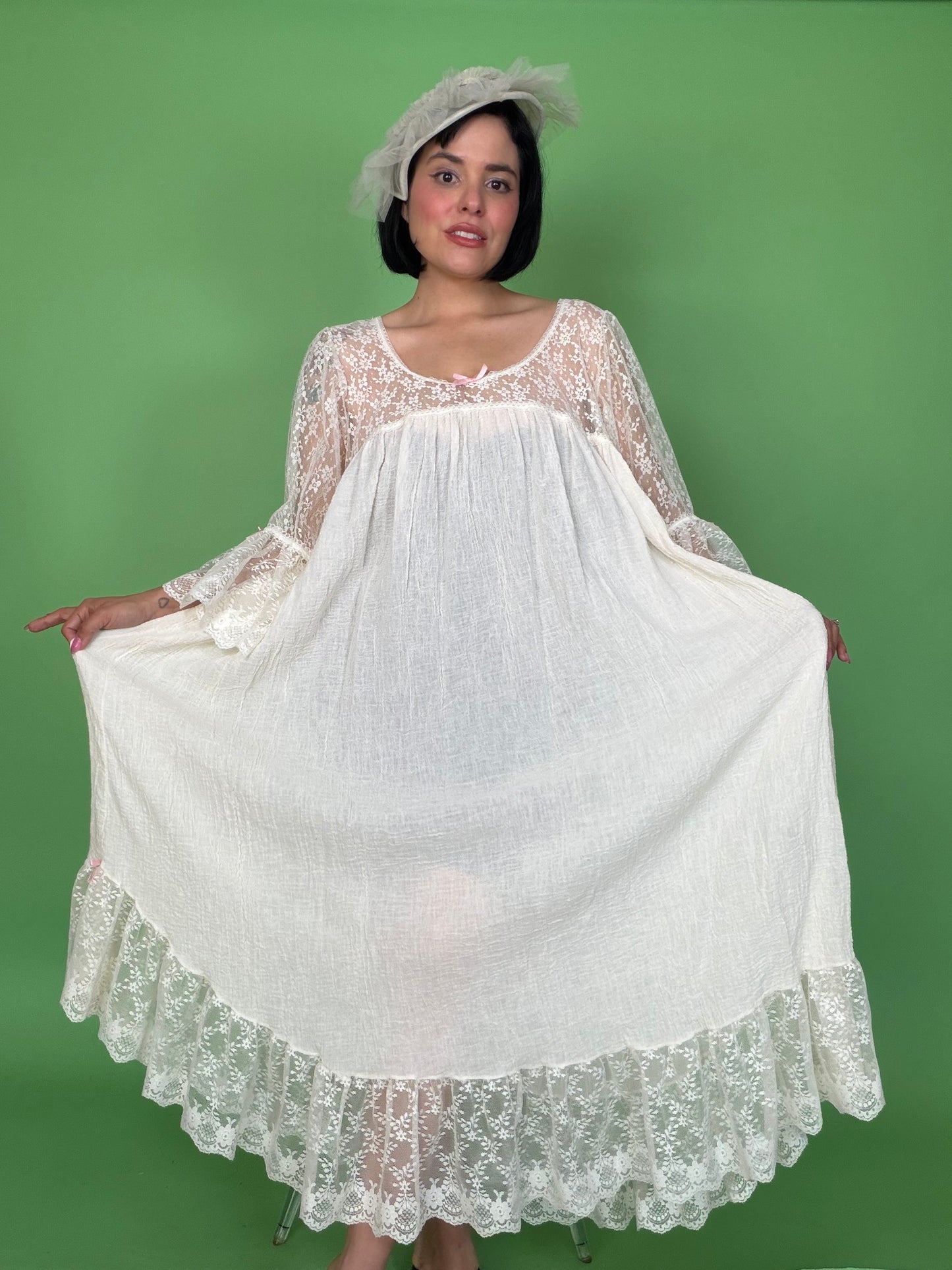 Vintage 50s White Tulle Facinator Hat