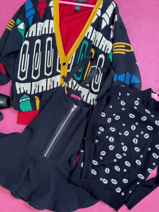 Vintage 90s Black & White Lips Sweater - Best Fits Size XS-M, Possibly L