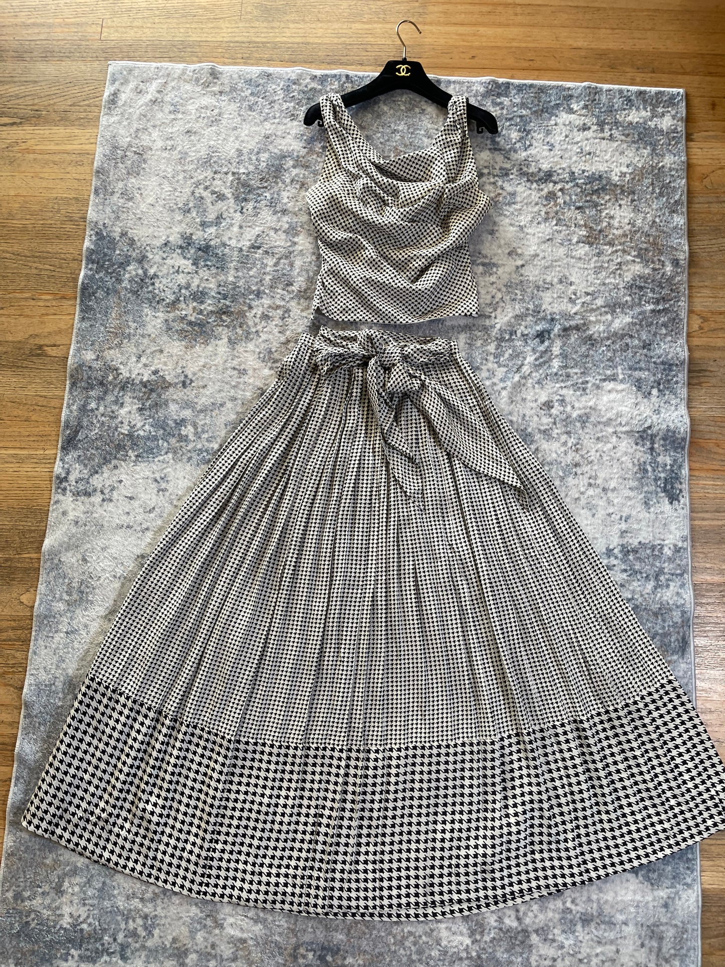 Late 70s "Bill Blass" Black & White Silk Cowl Neckline Houndstooth Three Piece Top Skirt Belt Set XS-SM