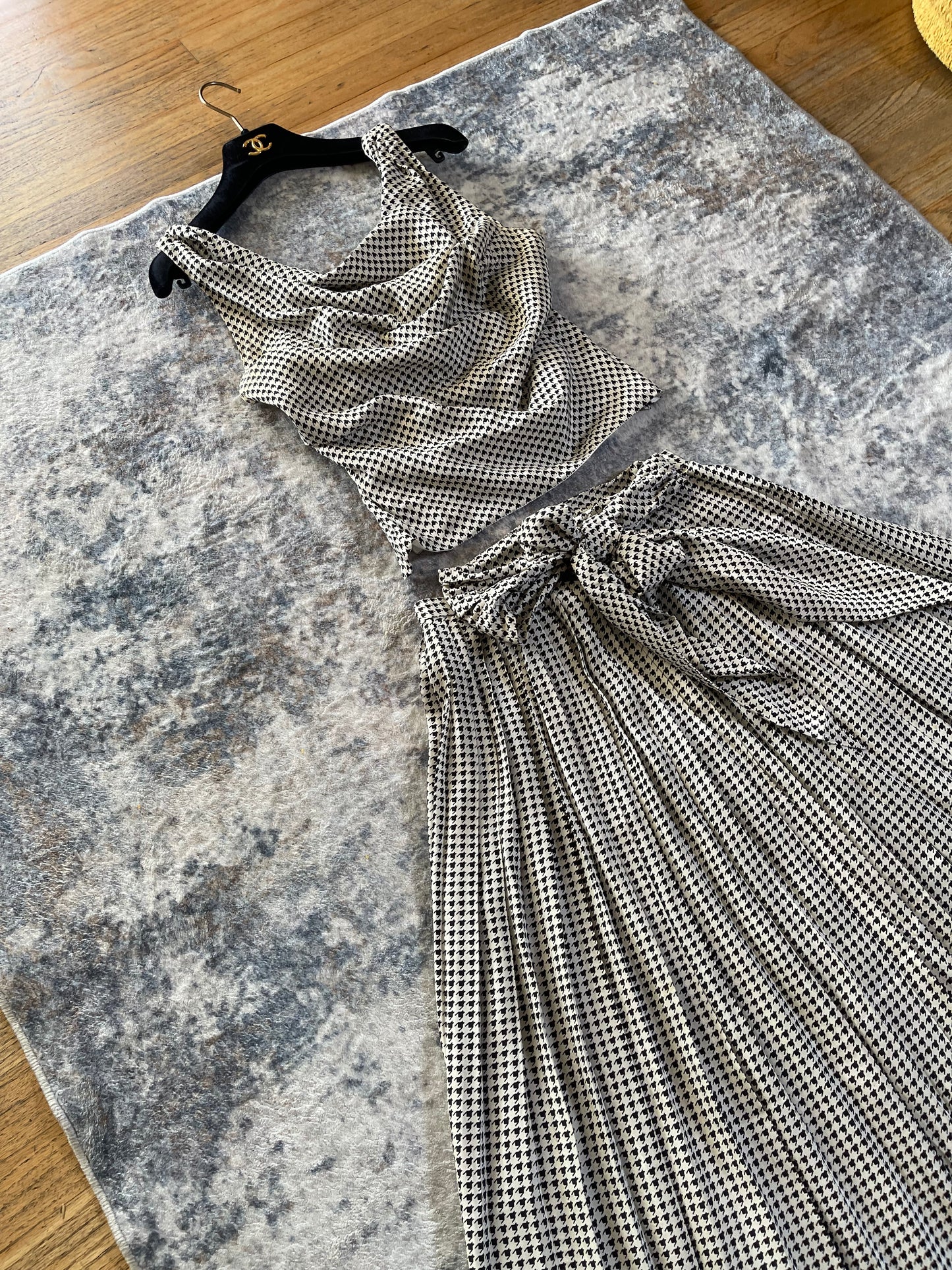 Late 70s "Bill Blass" Black & White Silk Cowl Neckline Houndstooth Three Piece Top Skirt Belt Set XS-SM