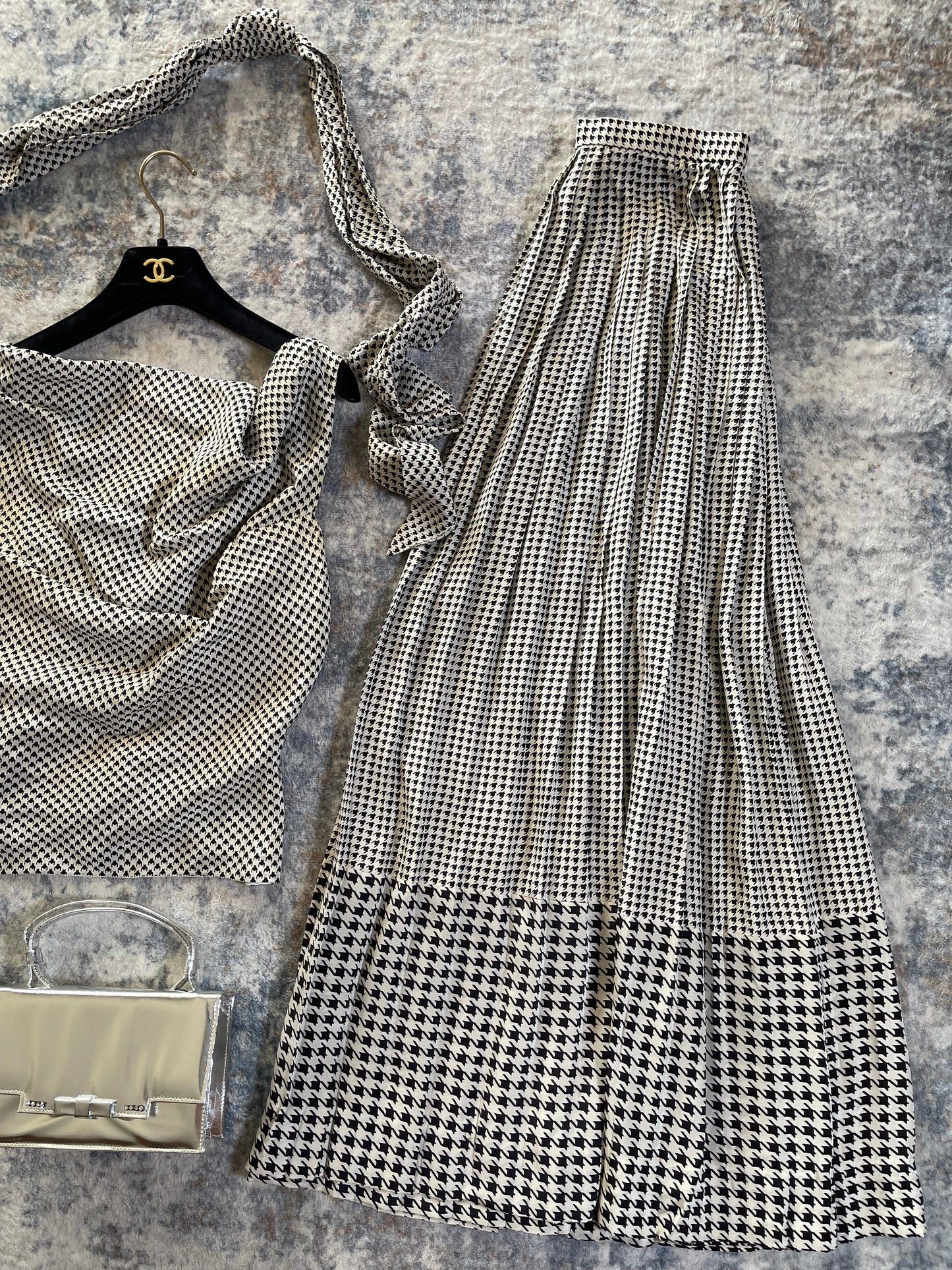 Late 70s "Bill Blass" Black & White Silk Cowl Neckline Houndstooth Three Piece Top Skirt Belt Set XS-SM