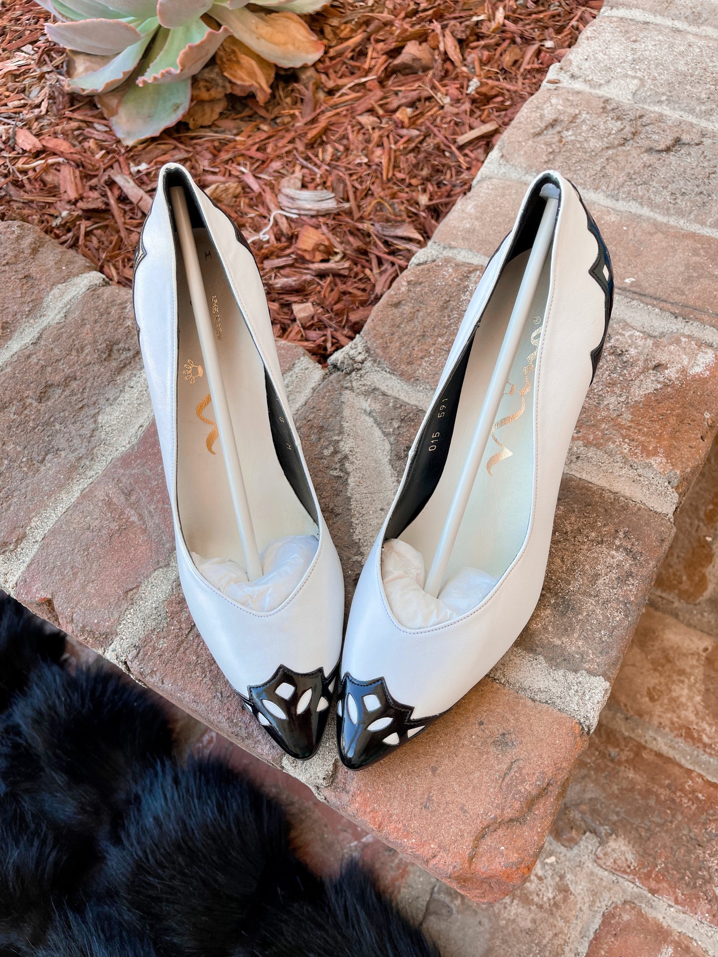 Vintage 80s Abstract Spiderweb Black and White Genuine Leather Heels US Size 8 *No Shoe Box Included*
