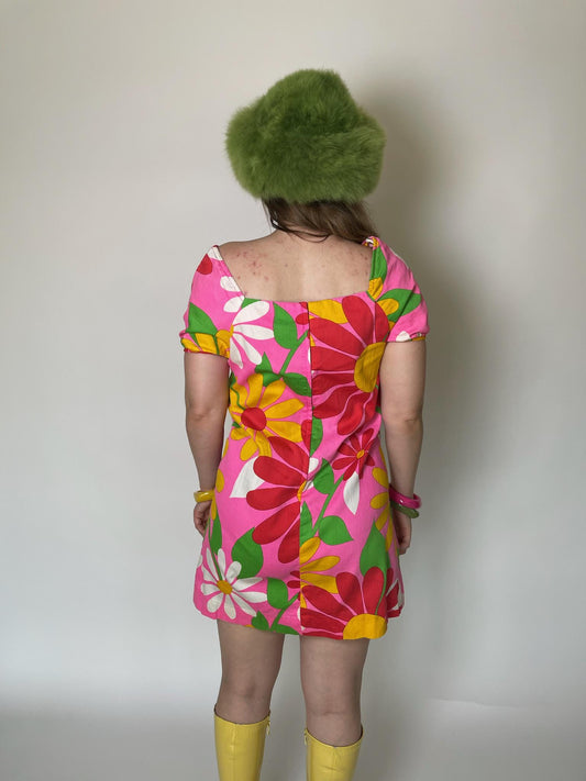 Vintage 60s "BJ's Fashions Honolulu" Daisy Flower Print Dress - Fits Size XS-S