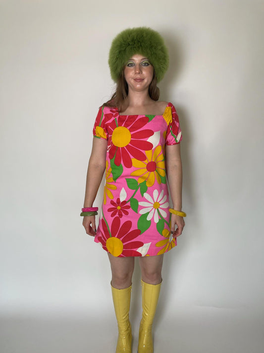 Vintage 60s "BJ's Fashions Honolulu" Daisy Flower Print Dress - Fits Size XS-S