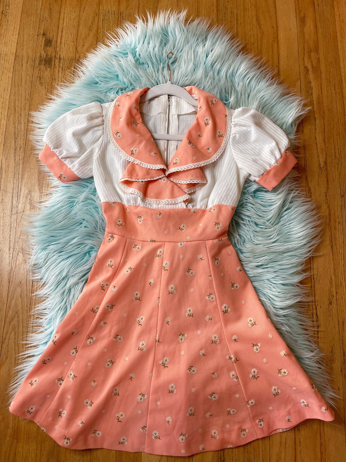 Vintage 60s / 70s Floral Babydoll Puffy sleeves Mini Dress Fits Sizes XXS-XS